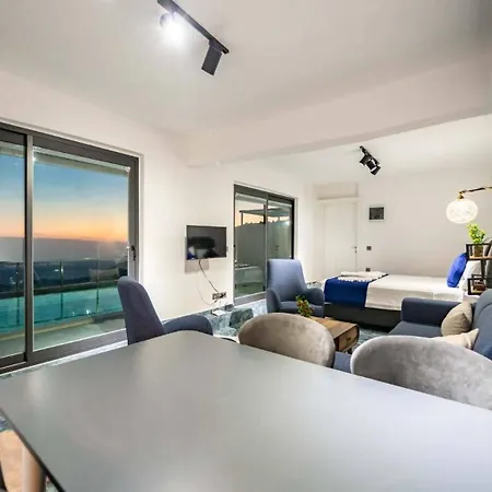 Apartment With Private Pool - 5564