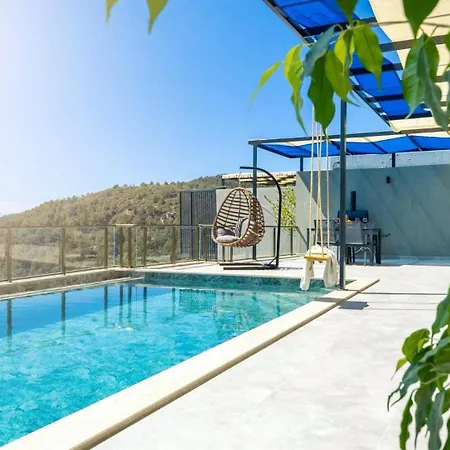 Apartment With Private Pool *