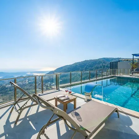 With Private Pool דירה *