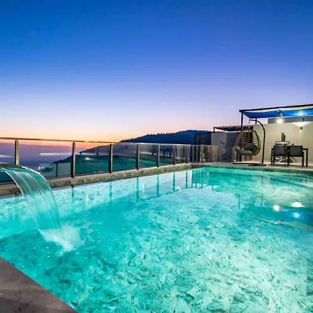 With Private Pool קלקן